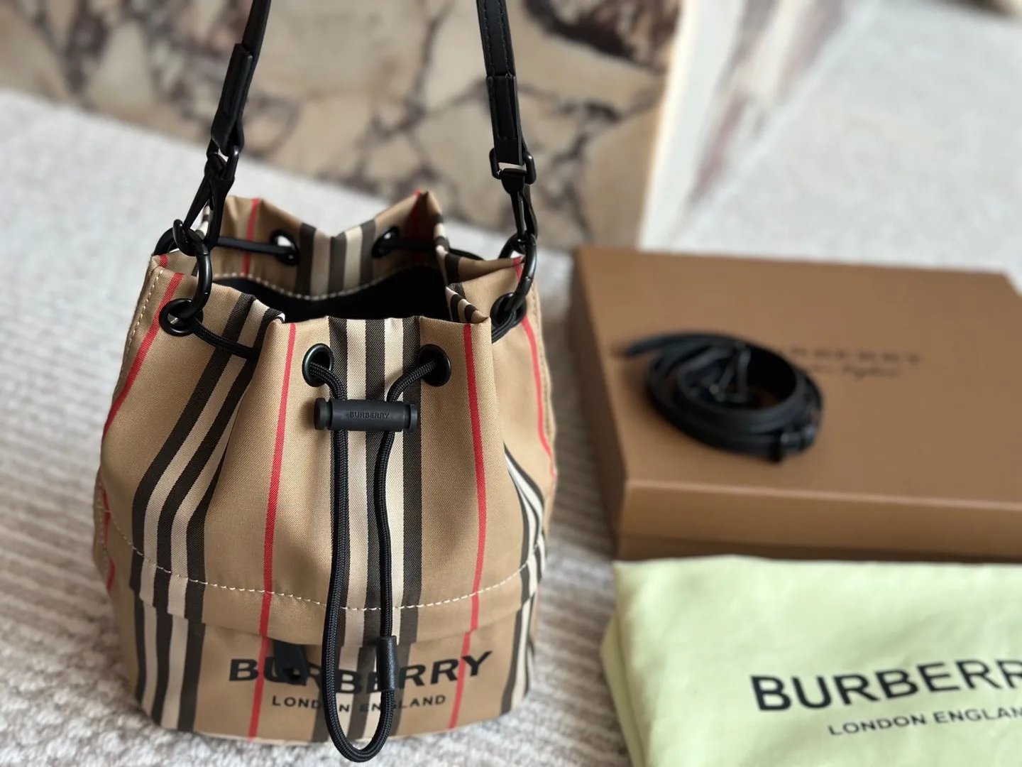 Burberry Handags Size: 18*20